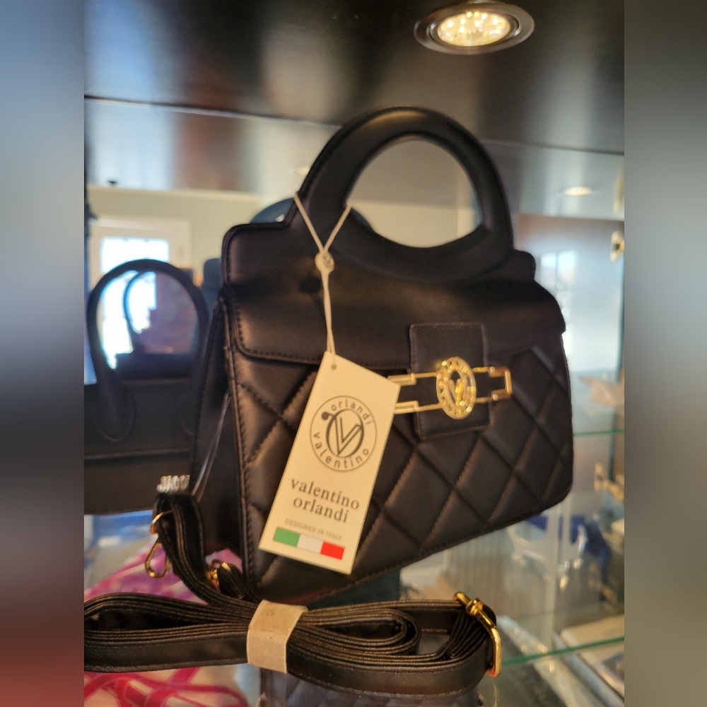 ~~~SOLD SOLD SOLD ~~~ORLANDI VALENTINO Top Handle "V" Lock Hand Bag. NWT - Picture 4 of 6
